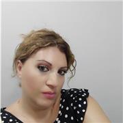 Profesora titulada en filología hispánica e inglesa da clases de castellano a los alumnos extranjeros
